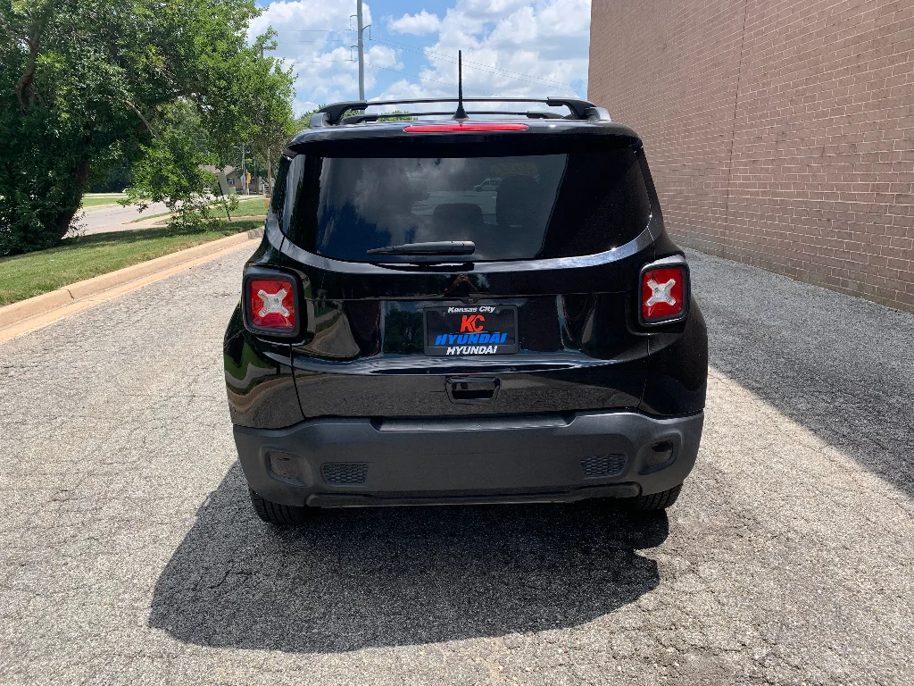 Used 2021 Black Clearcoat Jeep Latitude image 4