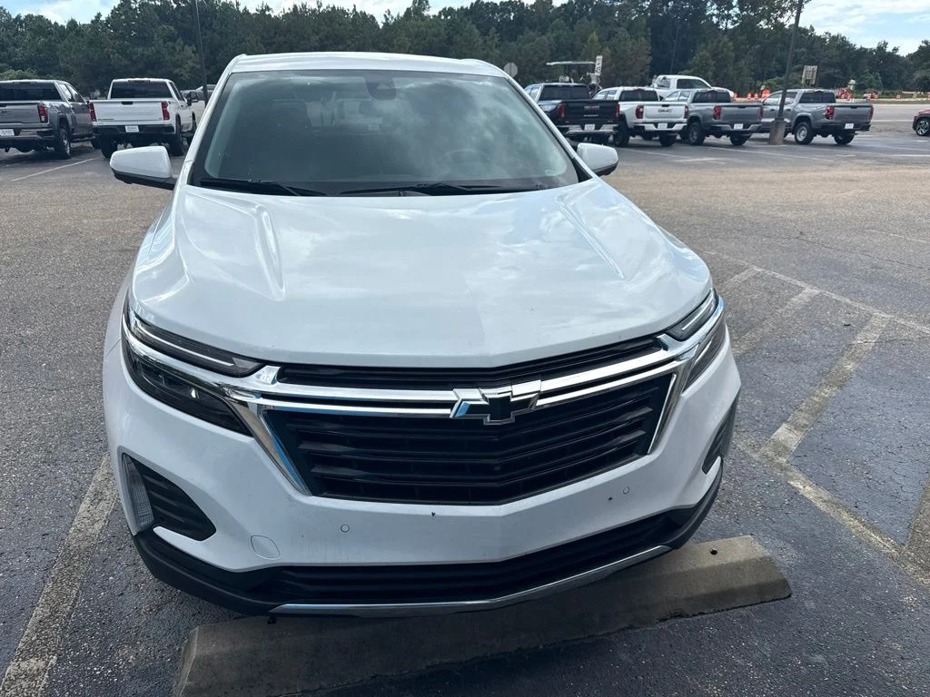 Used 2024 Summit White Chevrolet LT image 6