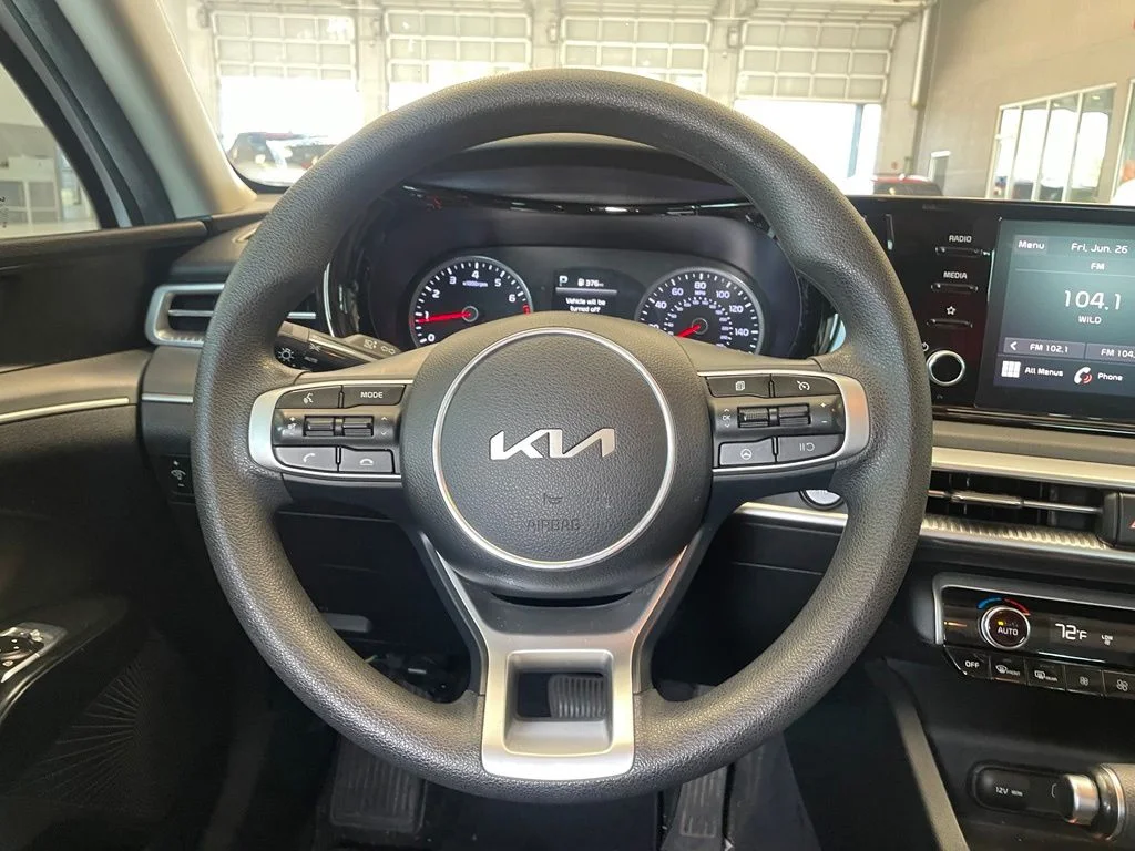 Used 2023 White Kia LXS image 12