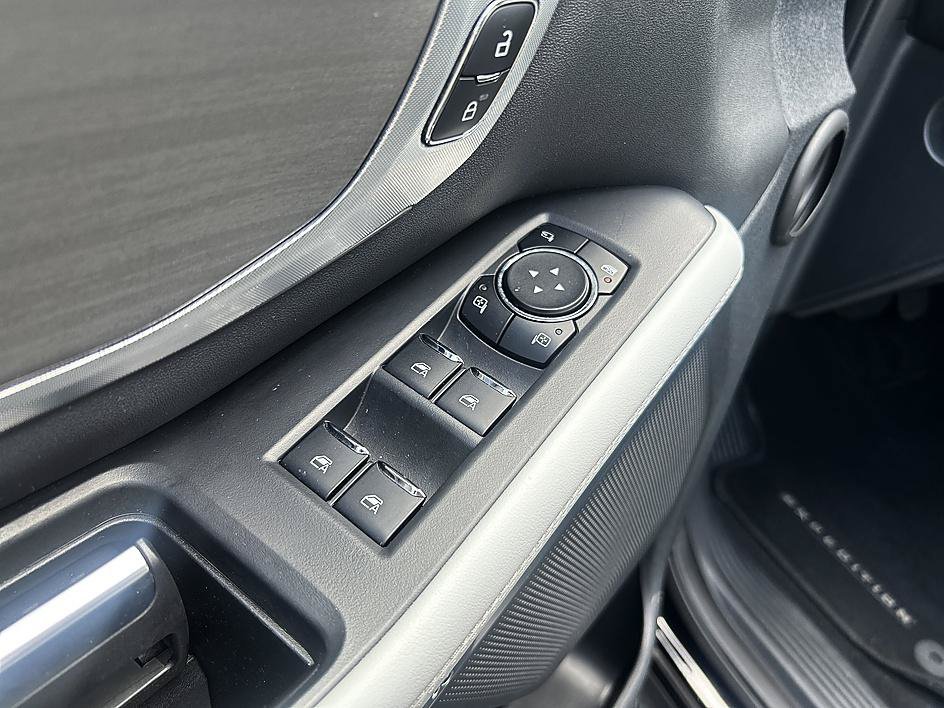 Used 2025 Agate Black Metallic Ford Platinum image 10