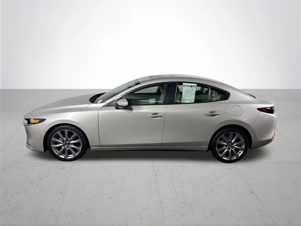 Used 2022 Silver Mazda Preferred image 9