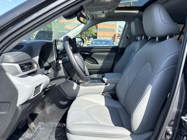 Used 2021 Gray Toyota XLE image 14