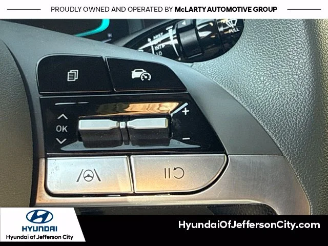 Used 2025 White Hyundai Blue image 22