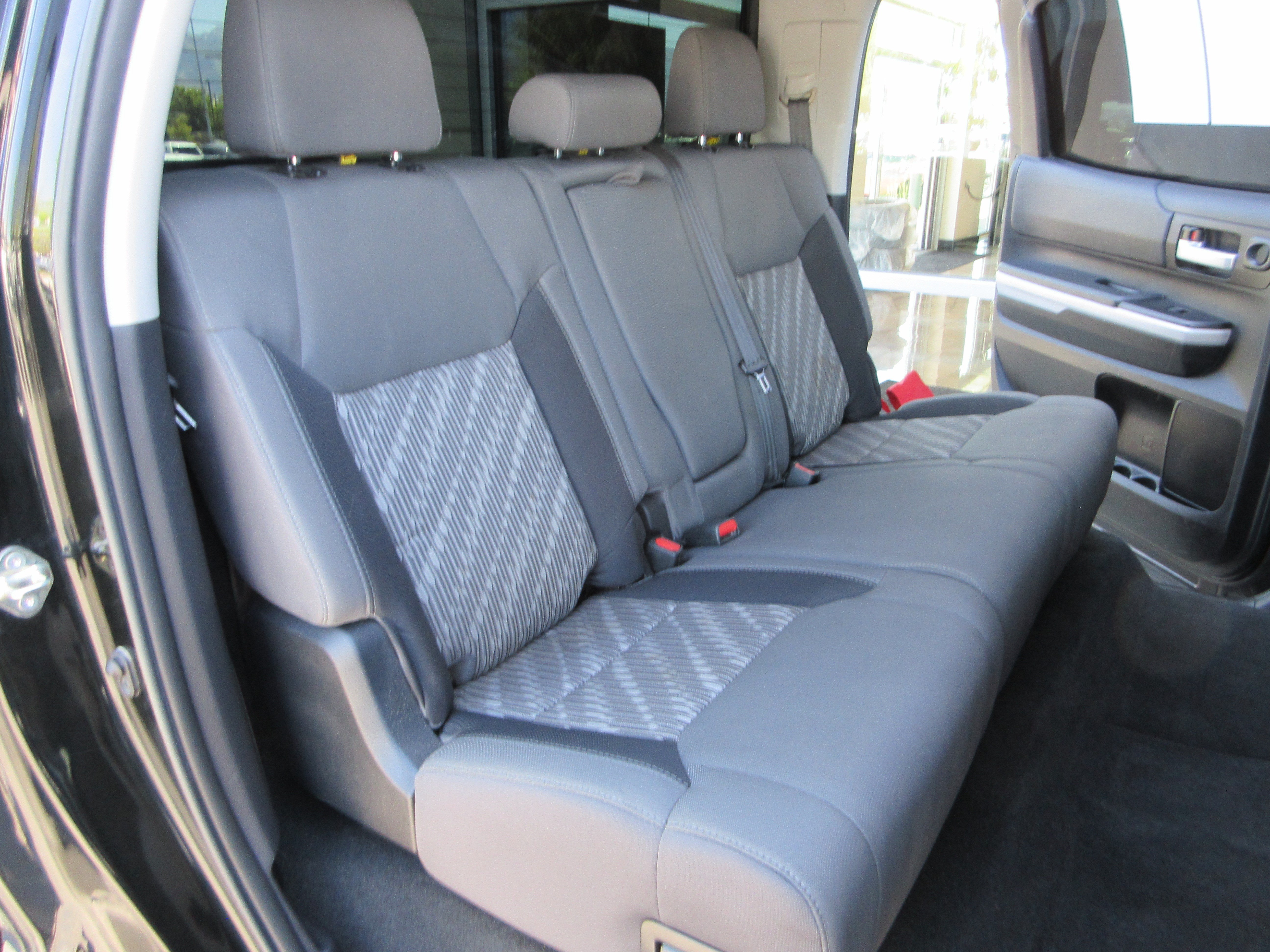 Used 2019 Midnight Black Metallic Toyota SR5 image 18