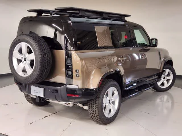 New 2026 Gondwana Stone Metallic Land Rover X-Dynamic SE image 2