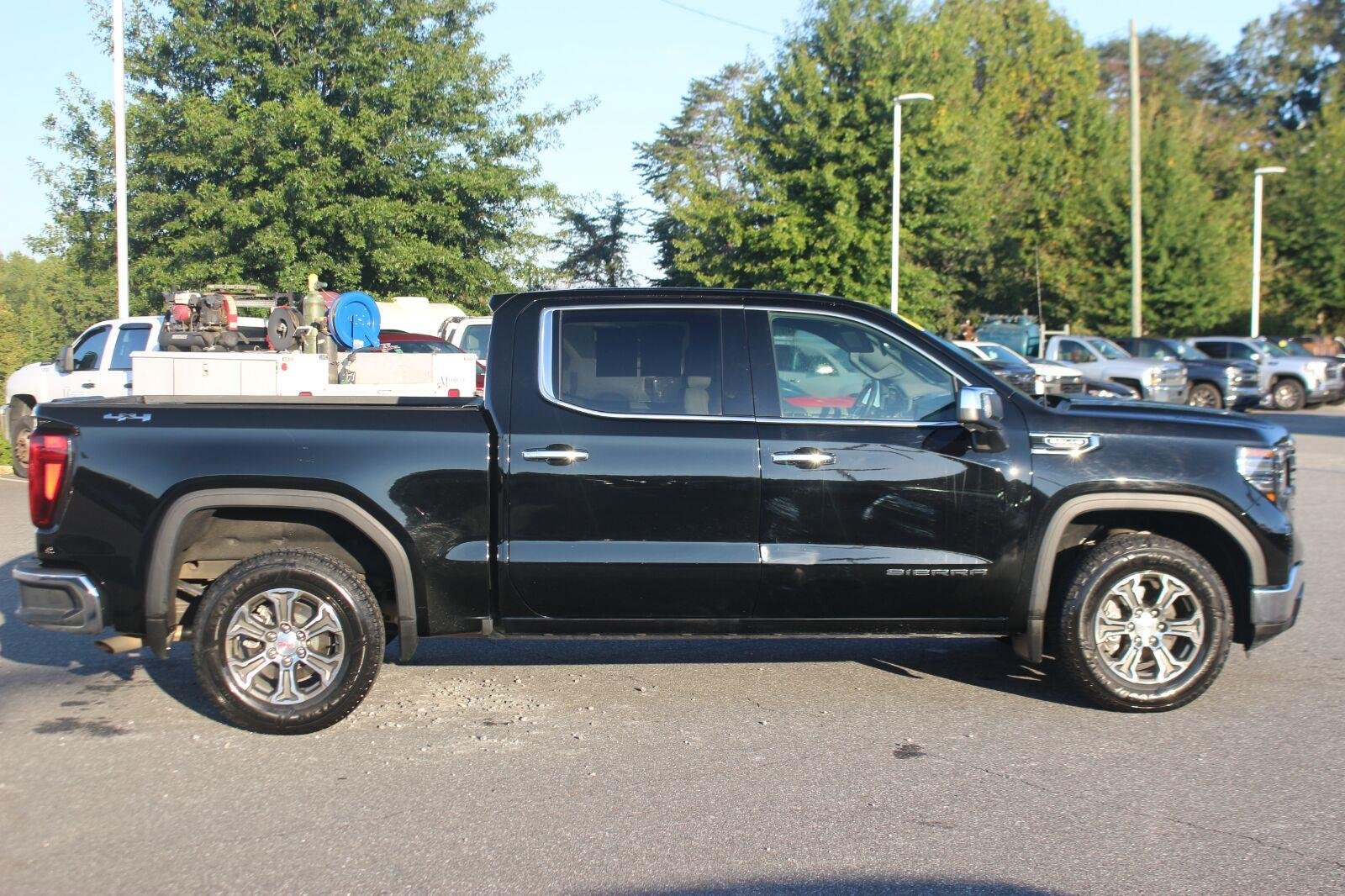 Used 2025 Onyx Black GMC SLT image 8