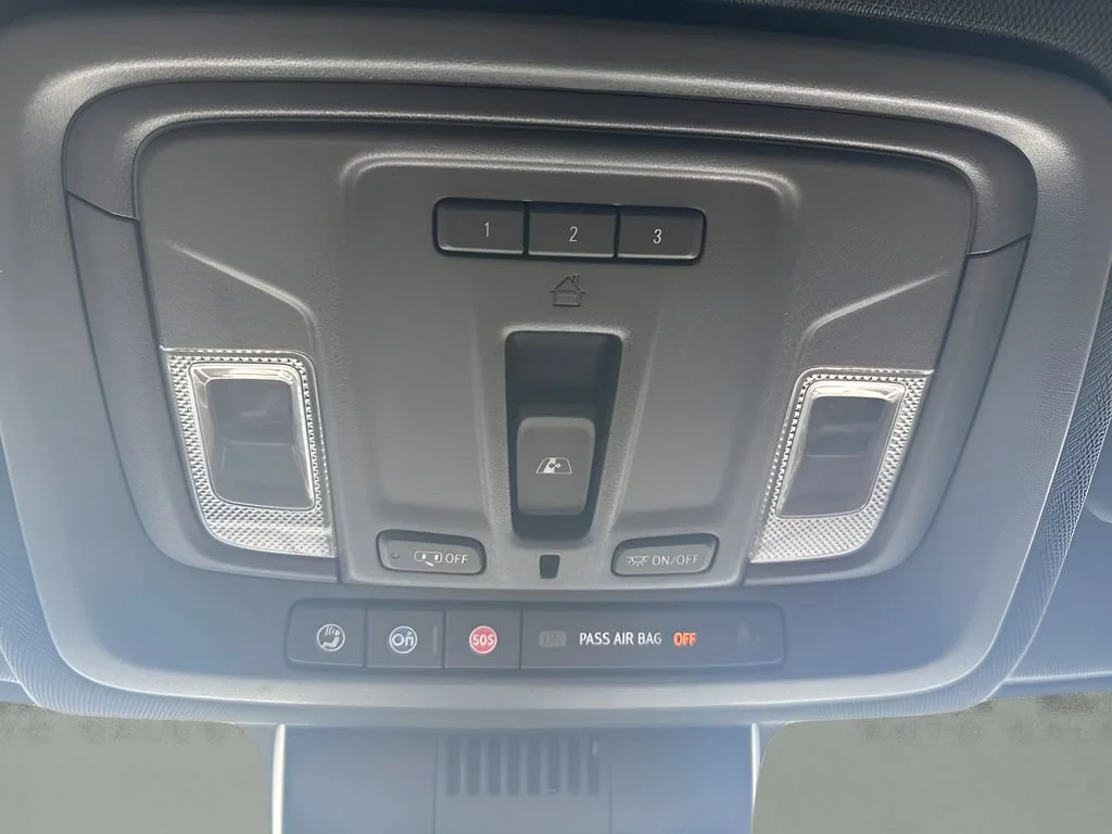 Used 2023 Iridescent Pearl Tricoat Chevrolet High Country image 22