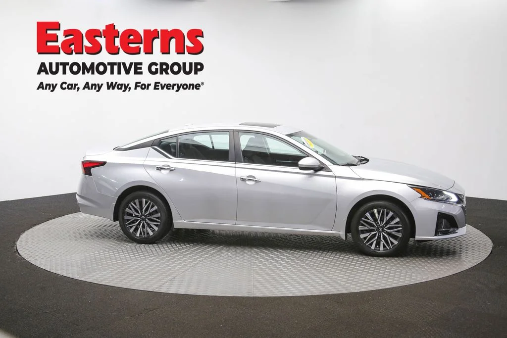 Used 2023 Silver Nissan 2.5 SV image 49