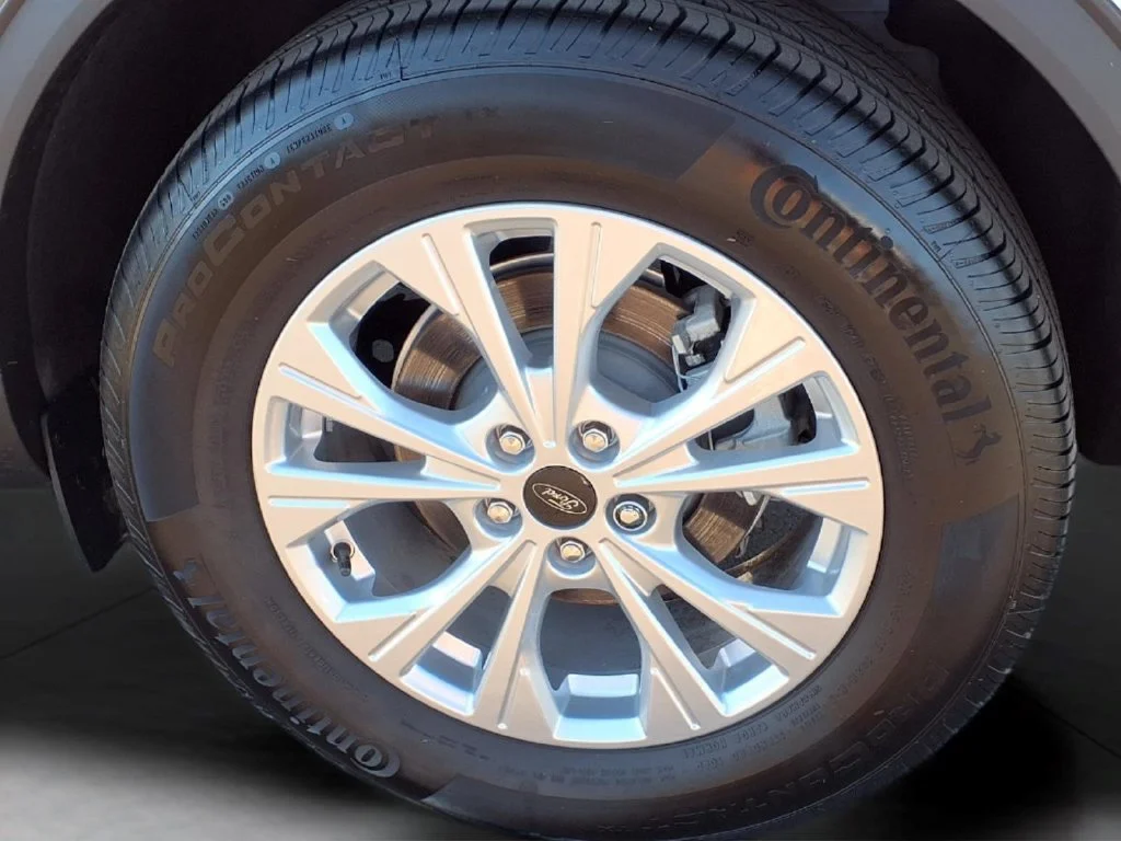 Used 2023 White Ford Active image 9