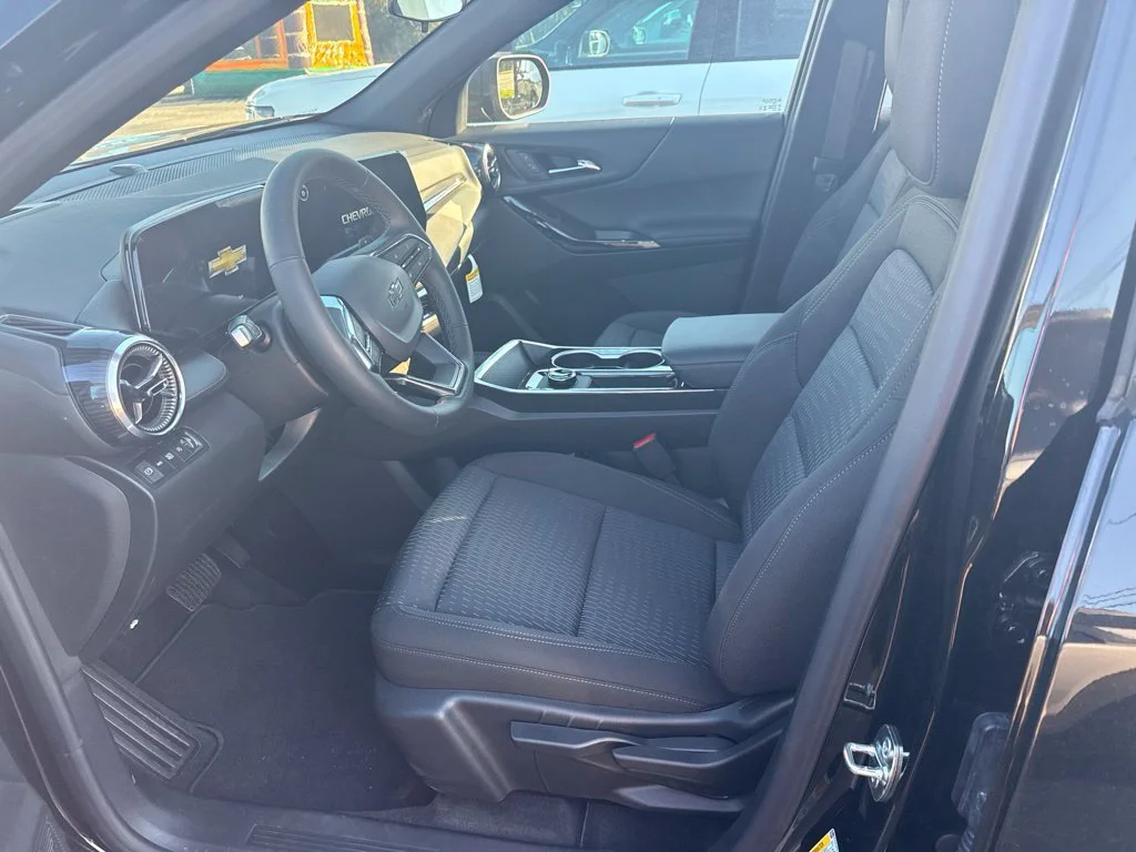 New 2027 Mosaic Black Metallic Chevrolet LT image 4