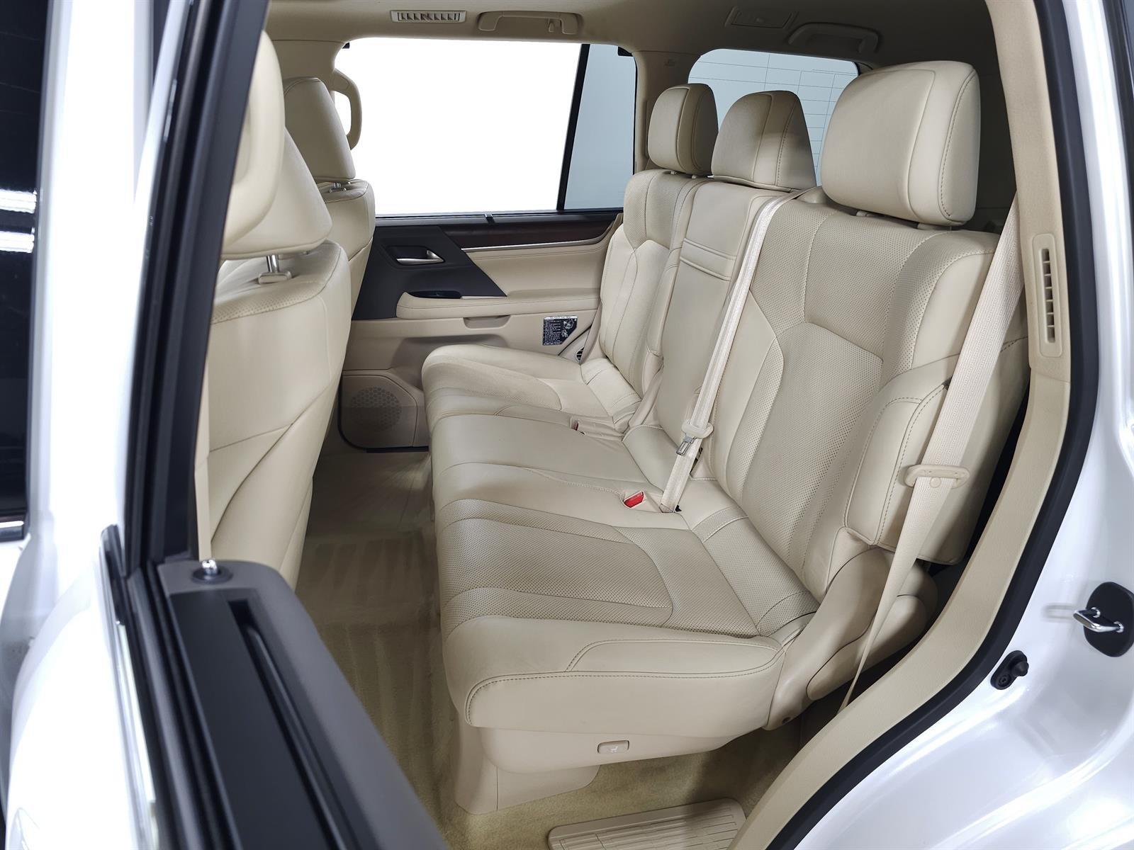 Certified Used 2021 White Lexus Two-Row image 34