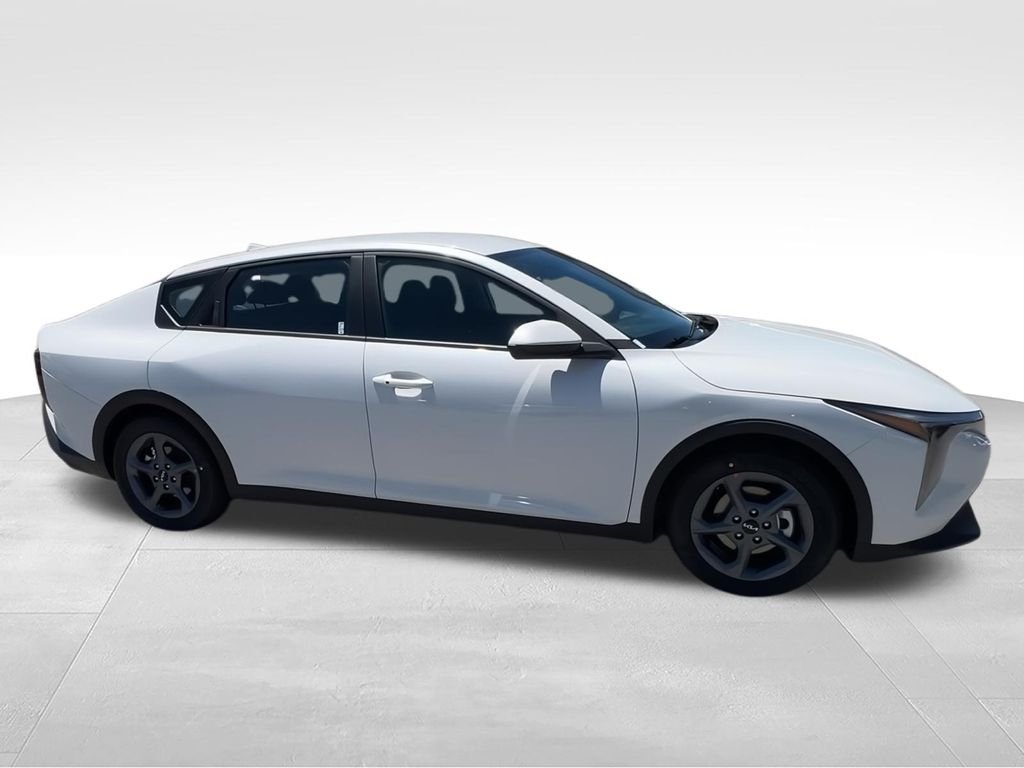 New 2026 White Kia LXS image 9