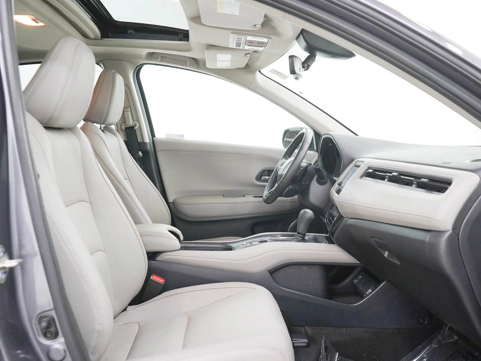 Used 2019  Honda 5D WAGON TOURING 4WD AUTO image 12