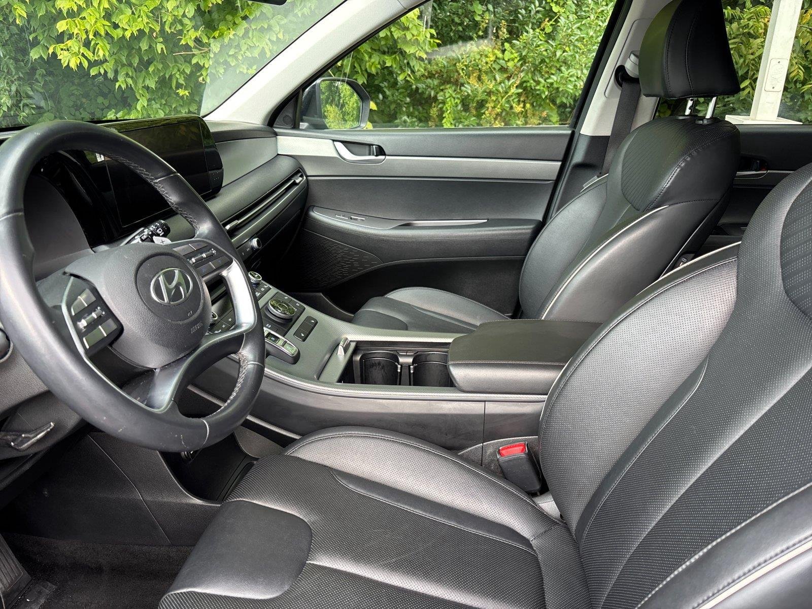Used 2024 Abyss Black Pearl Hyundai SEL 7P image 14