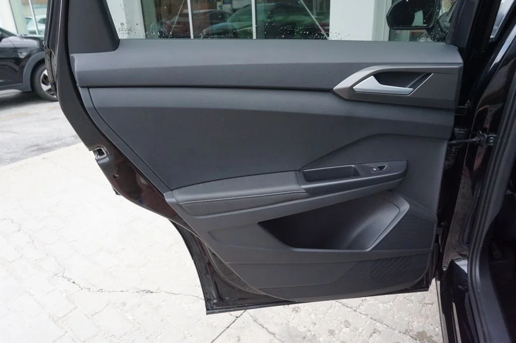 Used 2025 Black Volkswagen 1.5T SE Black image 24