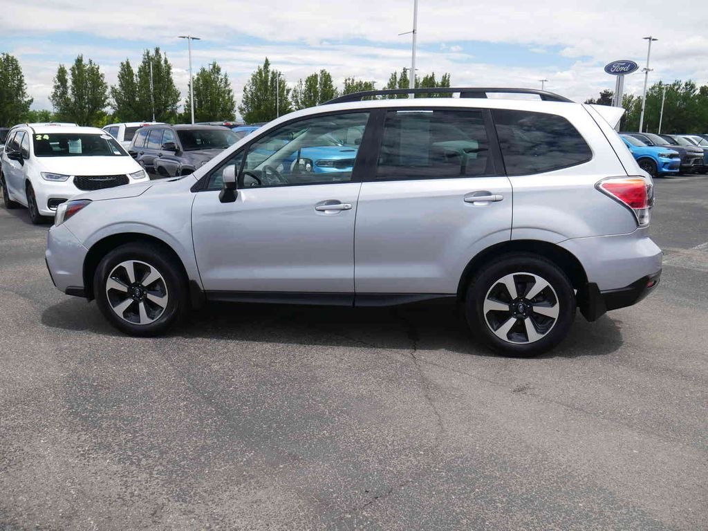 Used 2018 Silver Subaru 2.5i Premium image 16