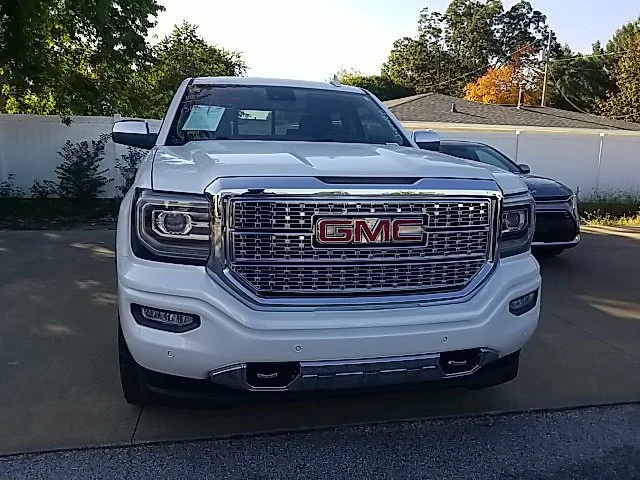 Used 2018 WHITE FROST TRICOAT GMC Denali image 8