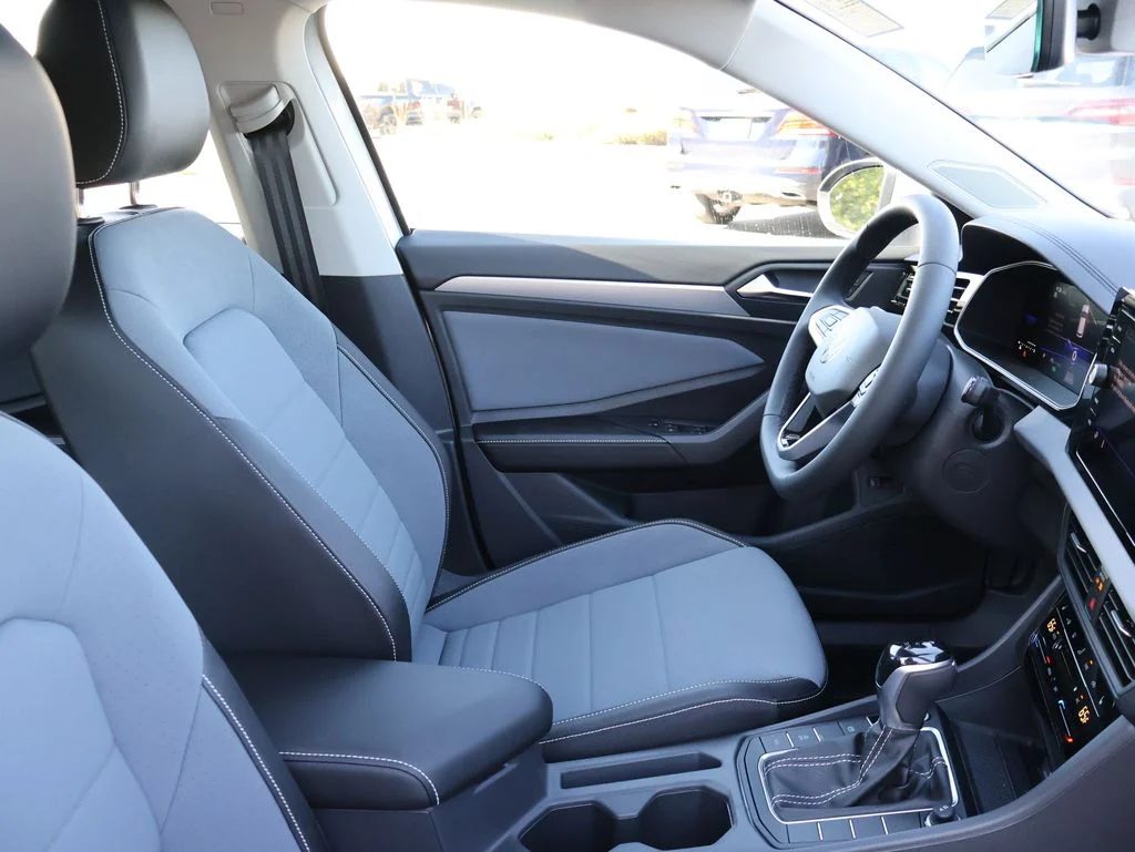 2026 Volkswagen Jetta SE - Photo 13