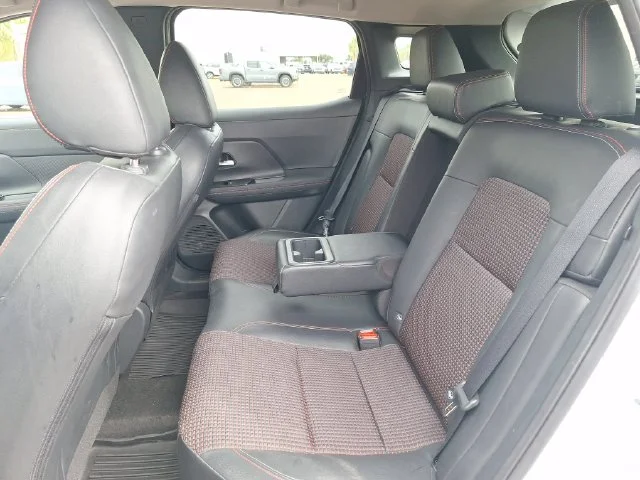 Used 2025 White Nissan SR image 19