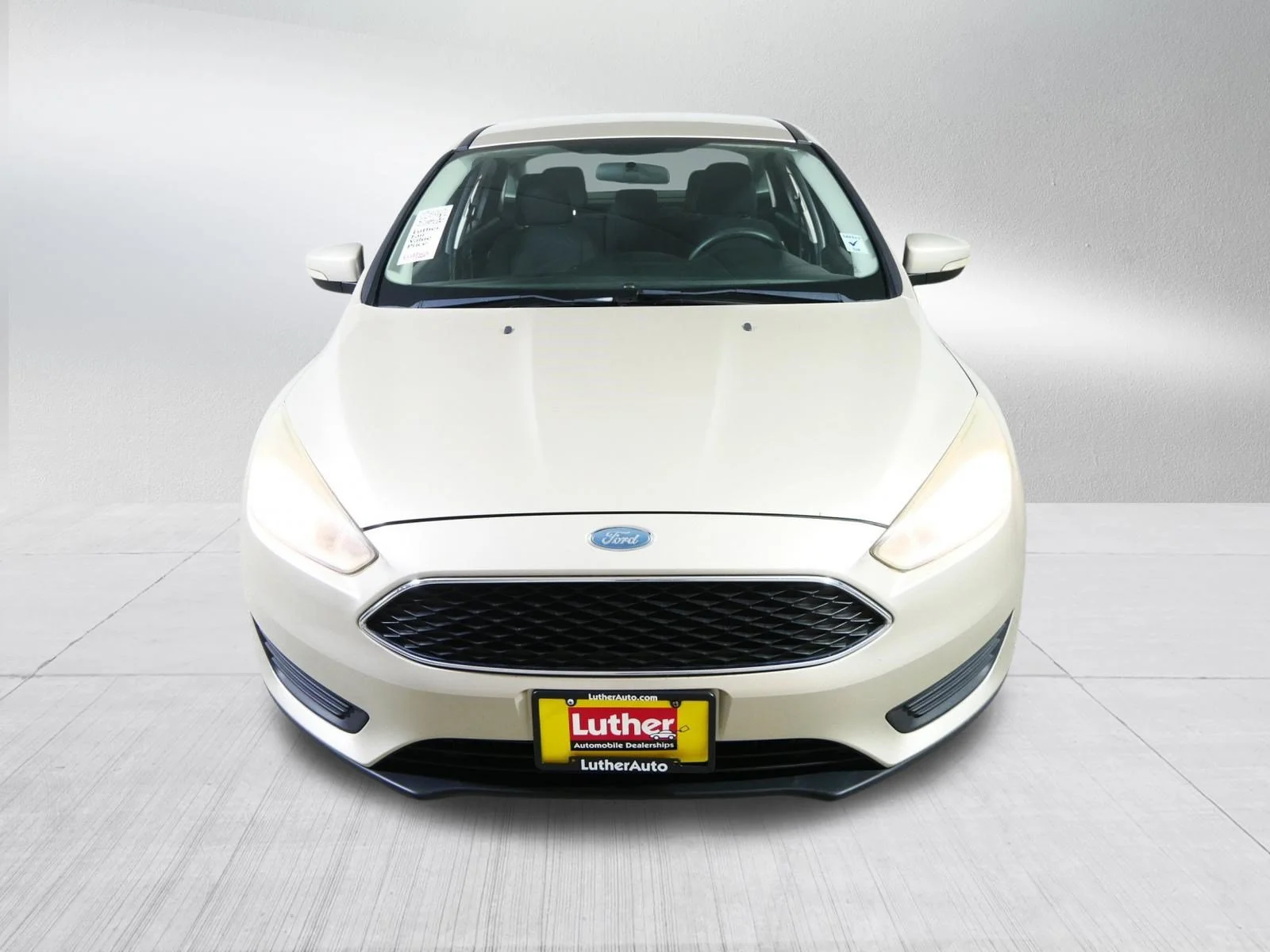Used 2017 White Gold Metallic Ford SE image 2