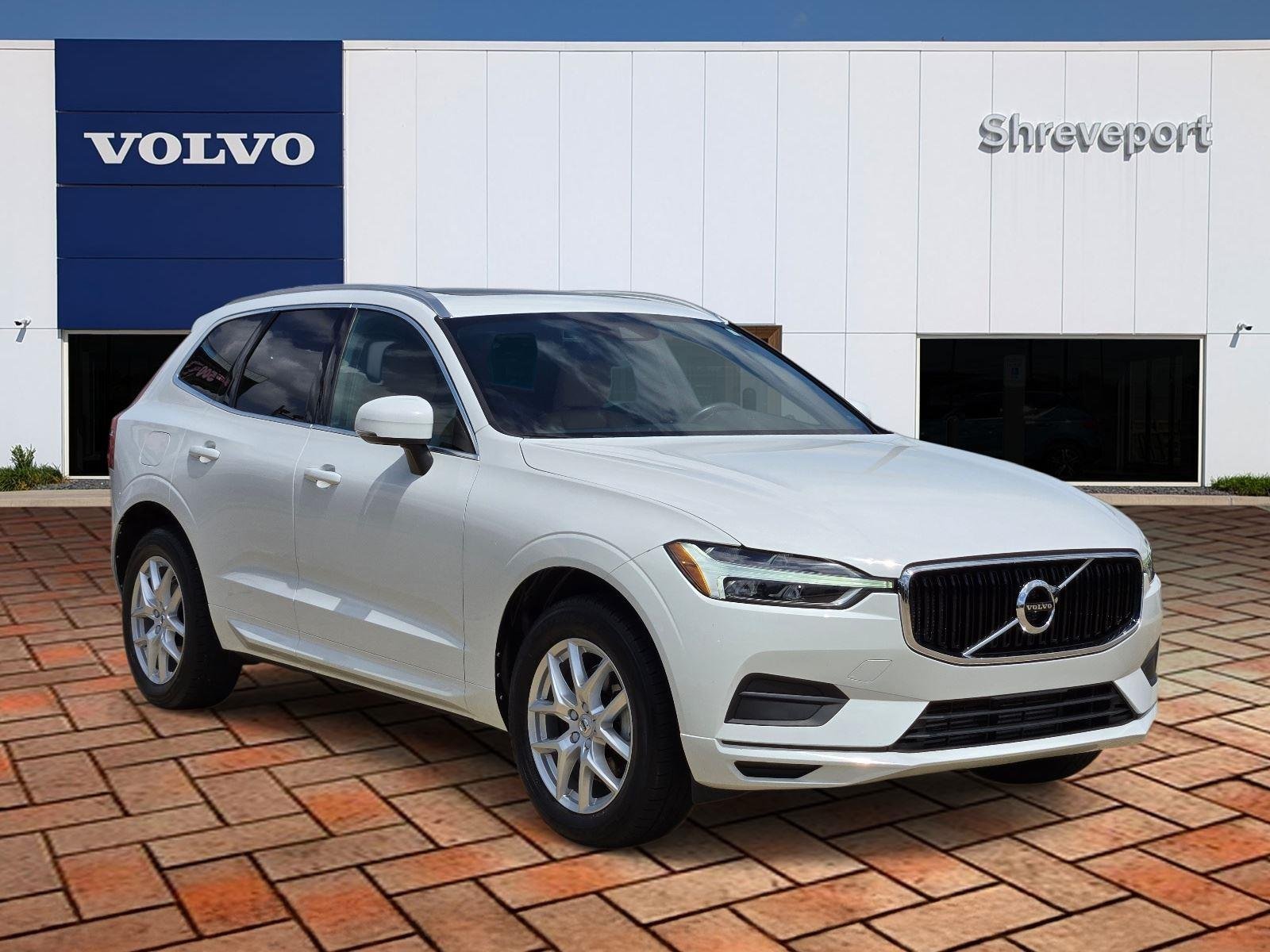 Used 2020 Ice White Volvo Momentum image 3