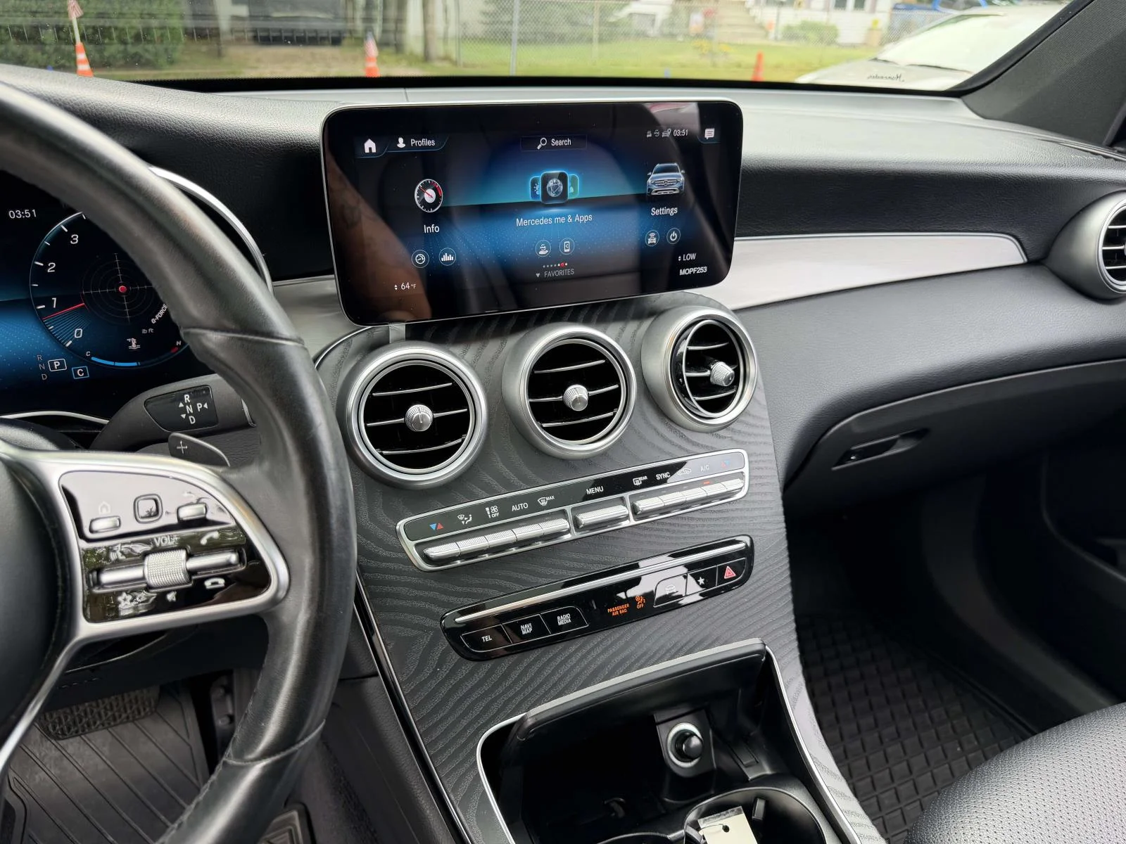 Used 2021 Blue Mercedes-Benz GLC 300 image 22