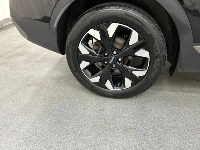 Used 2023 Black Kia X-Line image 28