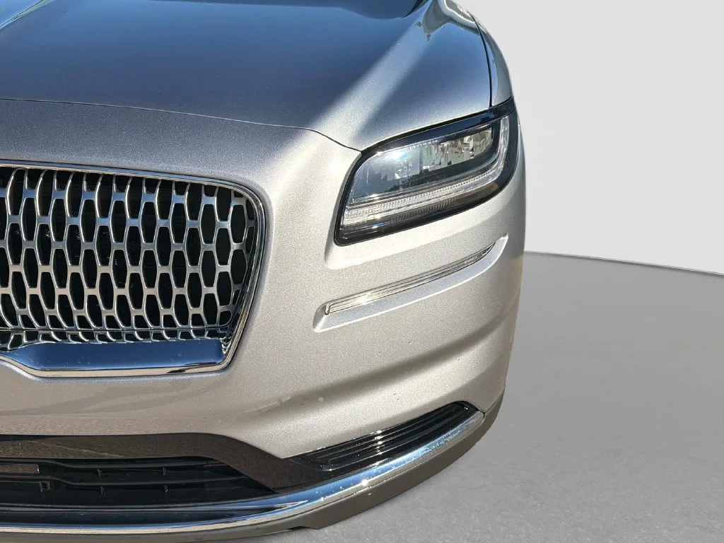 Used 2023 Silver Lincoln Standard image 11