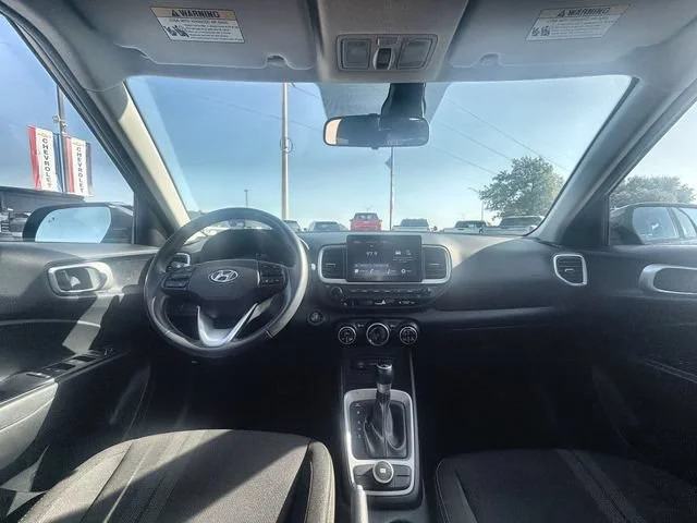 2025 Hyundai Venue SEL - Photo 19