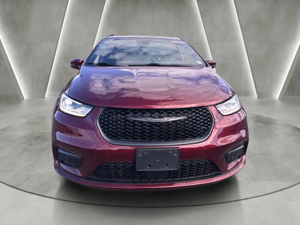 Used 2022 Red Chrysler Touring L image 8