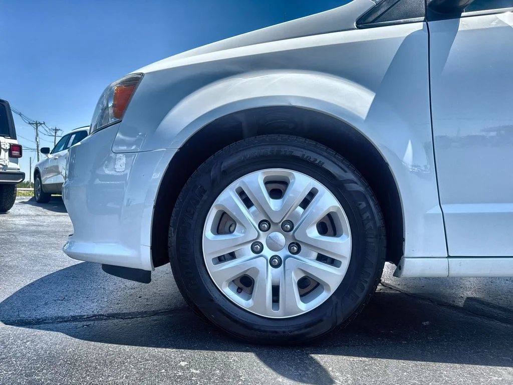 Used 2018 White Dodge SE image 10