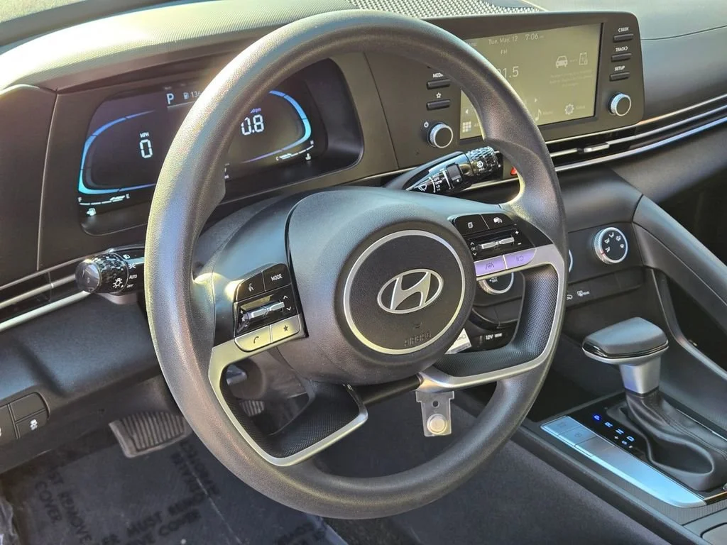 Used 2024 Abyss Black Hyundai SE image 18