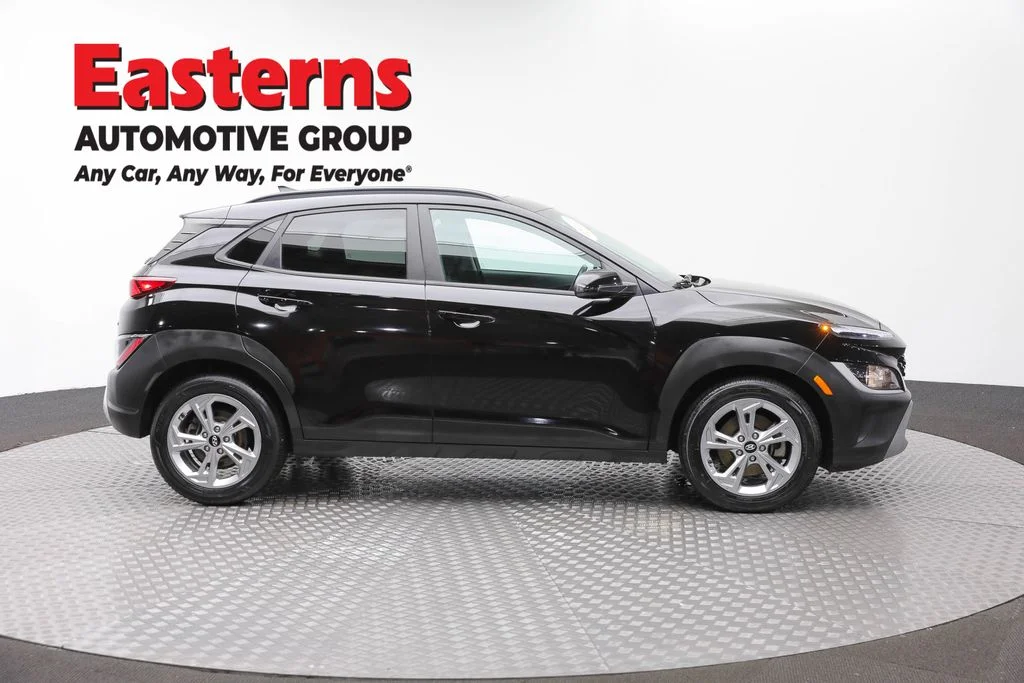Used 2022 Black Hyundai SEL image 4