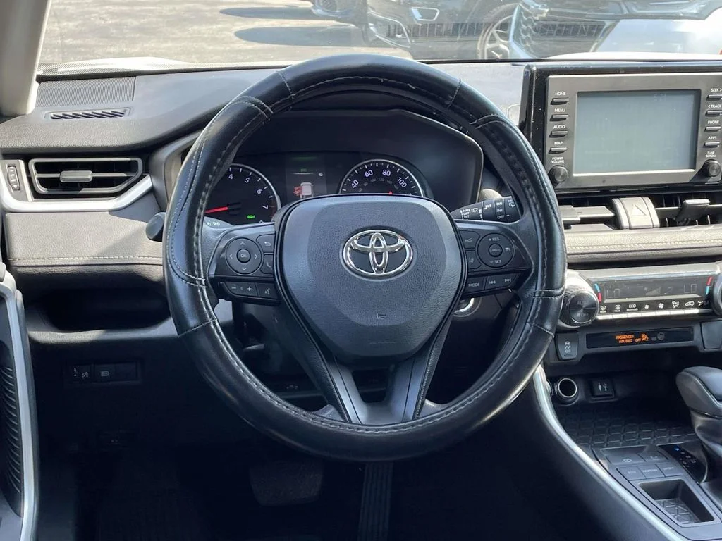 Used 2019  Toyota XLE image 15