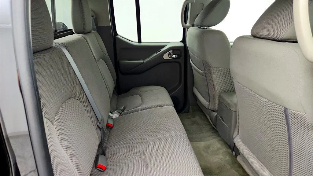 Used 2017 Magnetic Black Nissan 2017.5 Crew Cab 4x4 SV V6 Automatic w/ Value Truck Pkg image 20