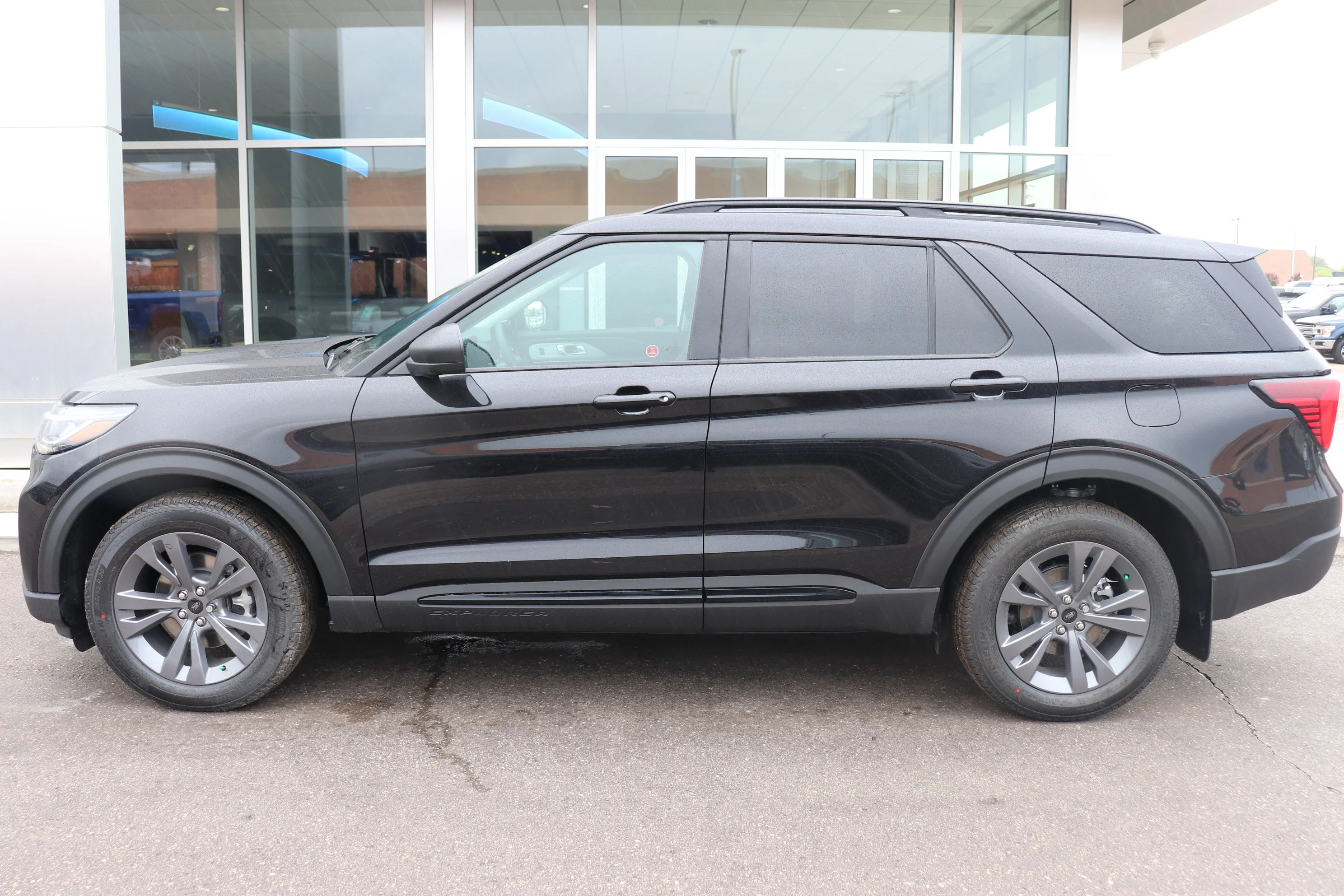 New 2026 AGATE BLACK Ford Active w/200A Pkg image 3
