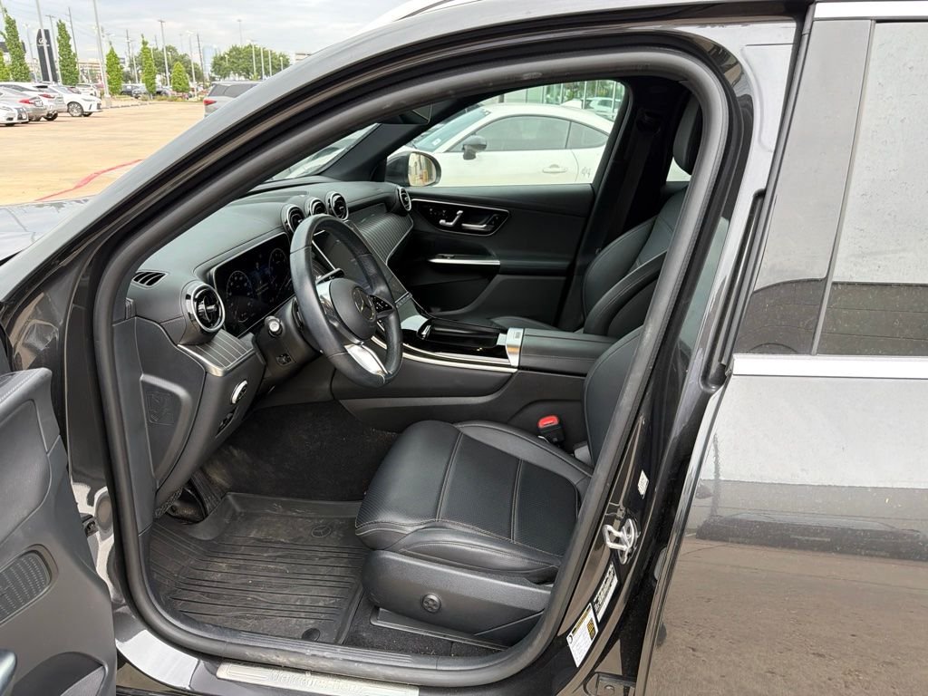 Used 2024  Mercedes-Benz GLC 300 image 2