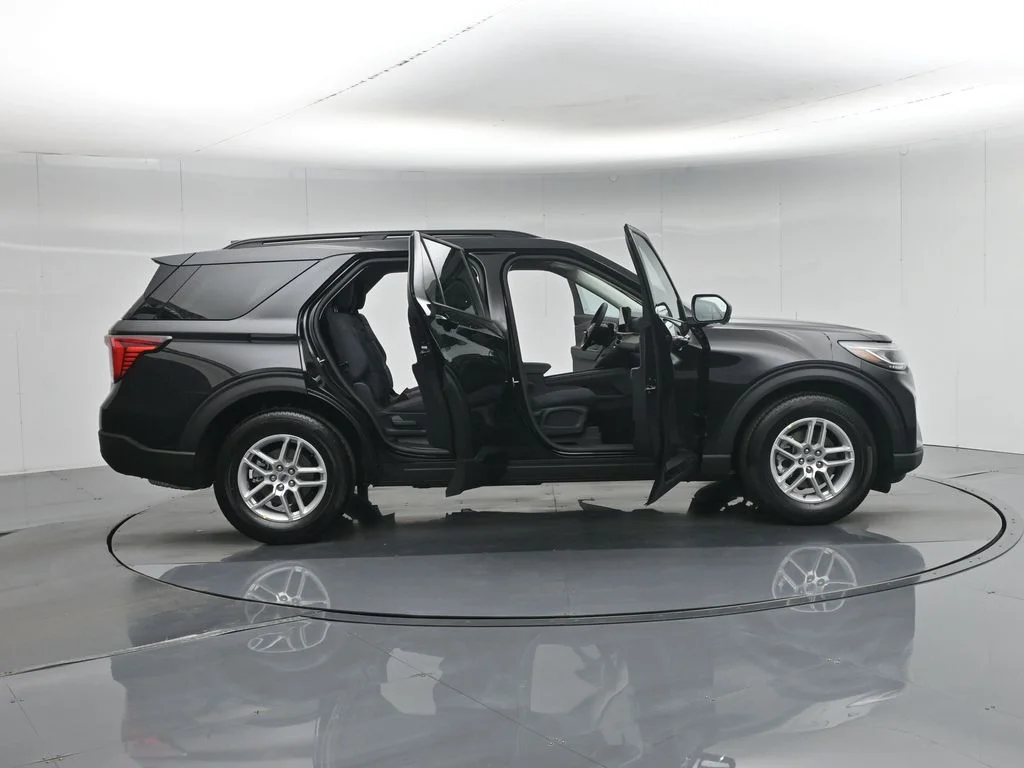 New 2026 Agate Black Metallic Ford Active image 4