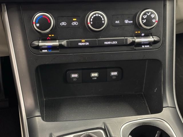 2024 Kia Carnival LX Seat Pkg - Photo 30