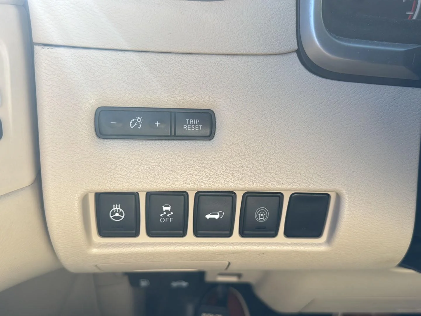 Used 2019 Pearl White Tricoat Nissan SL image 8