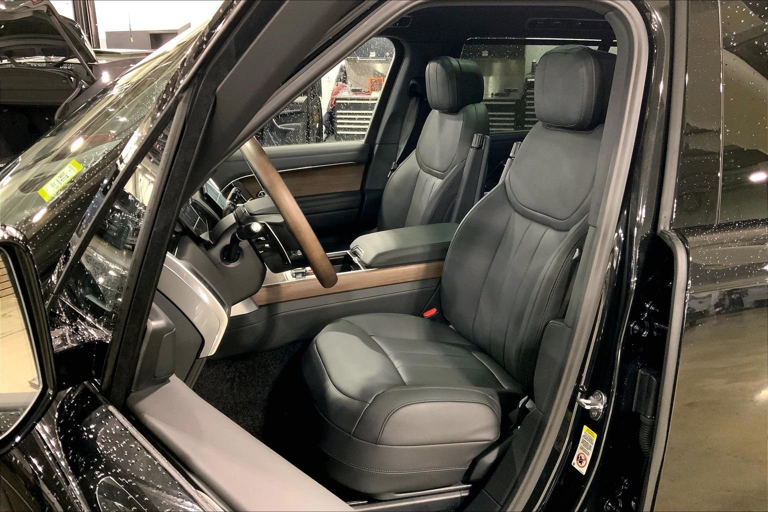 New 2026 Santorini Black Land Rover SE LWB 7-Seats / V8 image 9