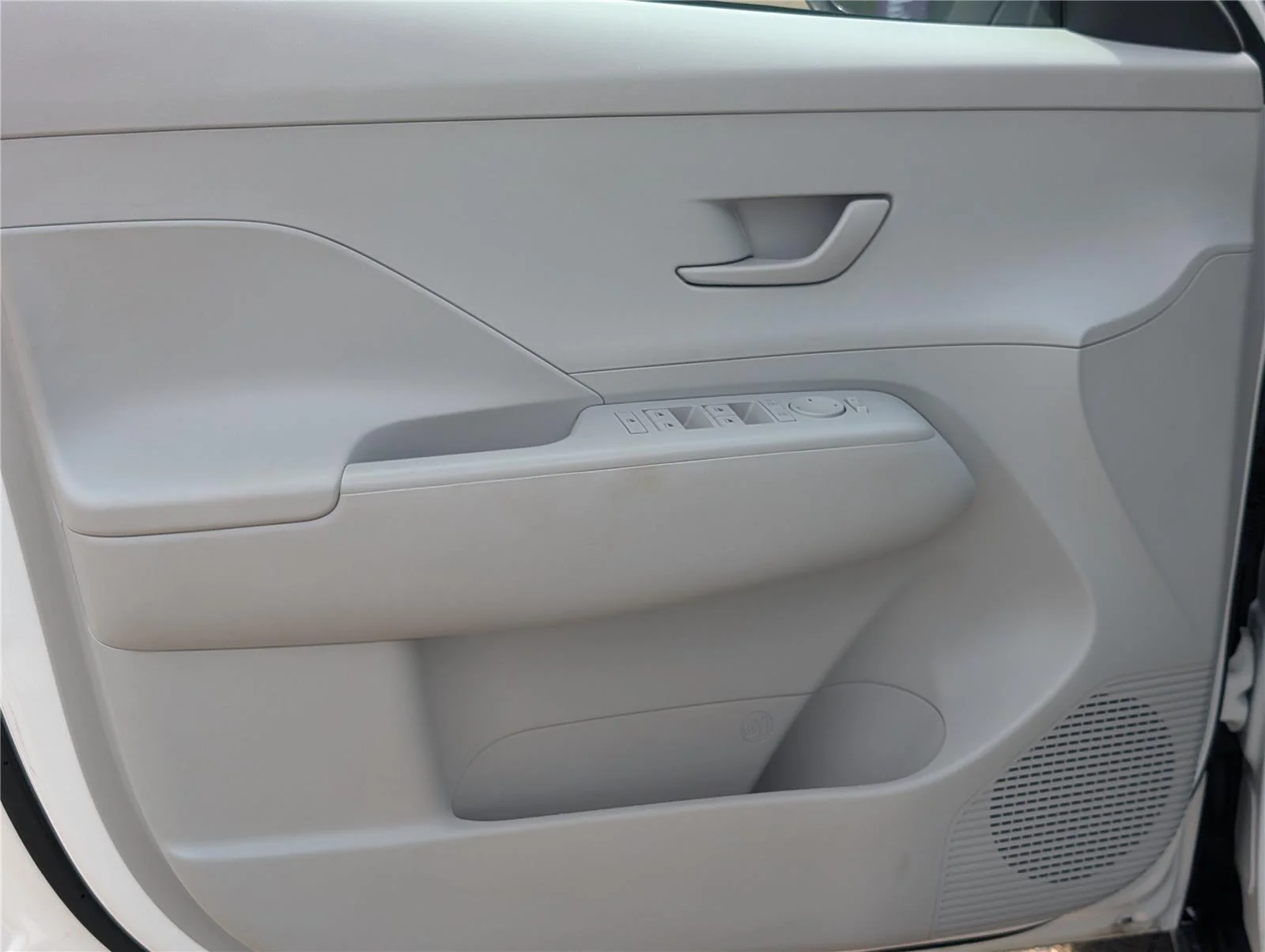 2025 Hyundai Kona SEL - Photo 10