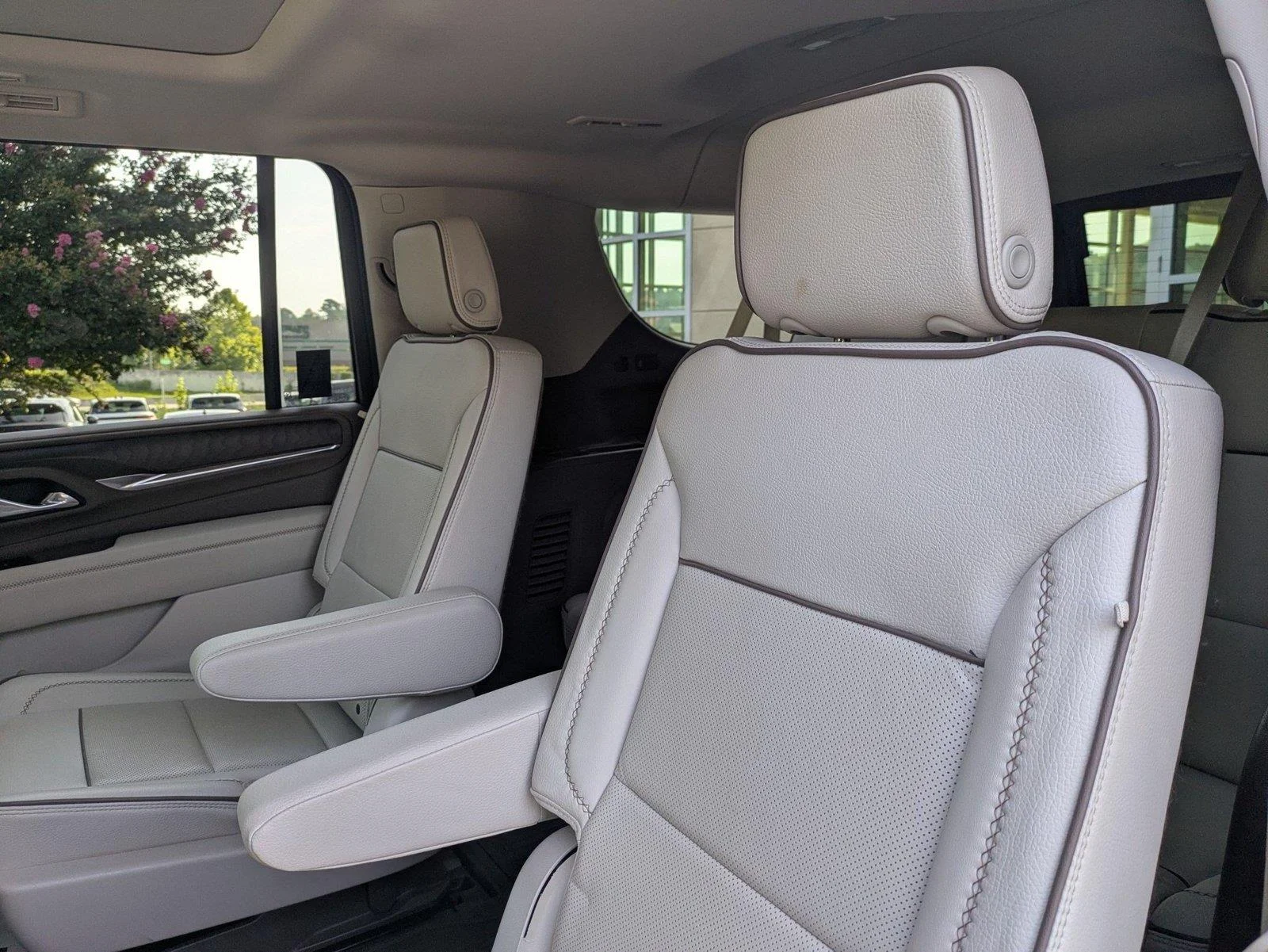 Used 2024 Midnight Blue Metallic GMC Denali image 31