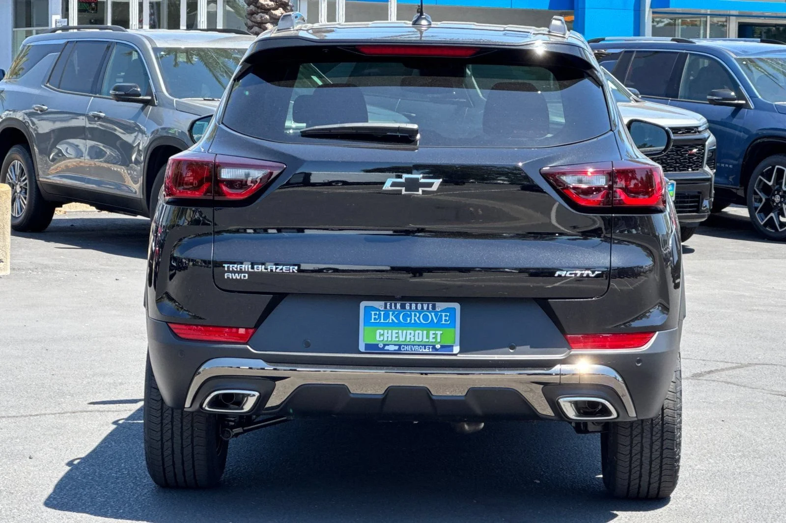 New 2026 Mosaic Black Metallic Chevrolet ACTIV image 4