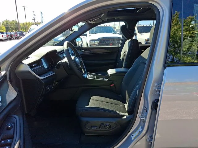 New 2025 Silver Jeep Laredo X image 13