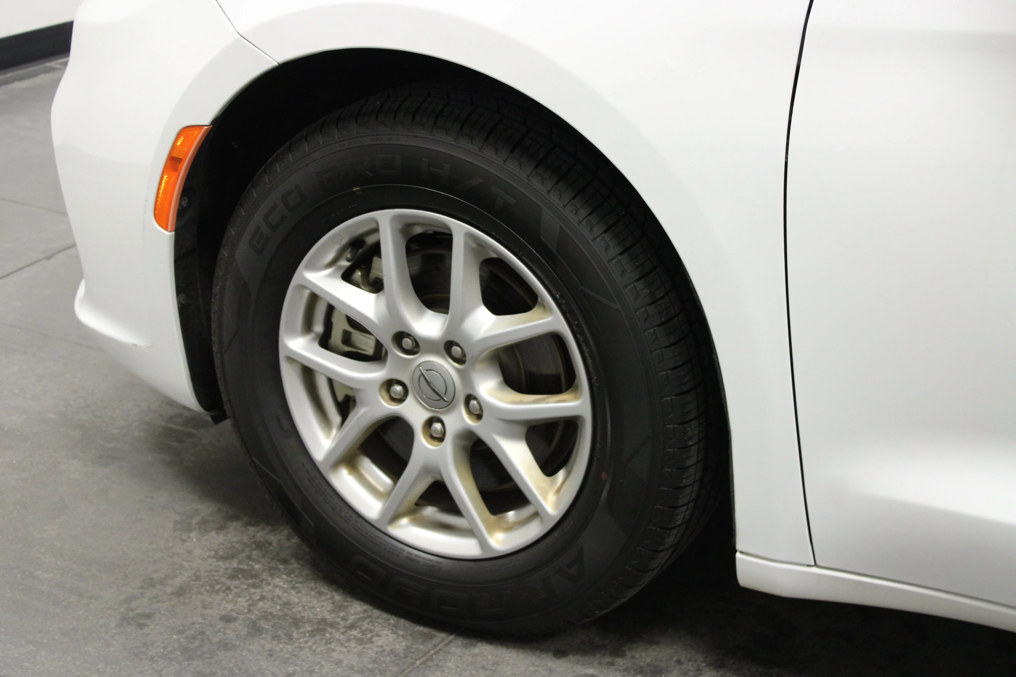 Used 2022 Bright White Clearcoat Chrysler Touring L image 10