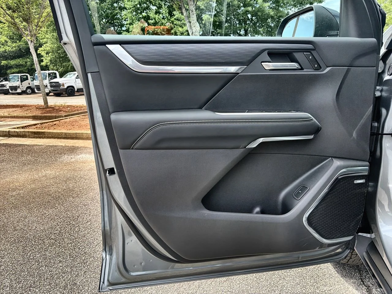 New 2026 Sterling Metallic GMC Elevation image 18