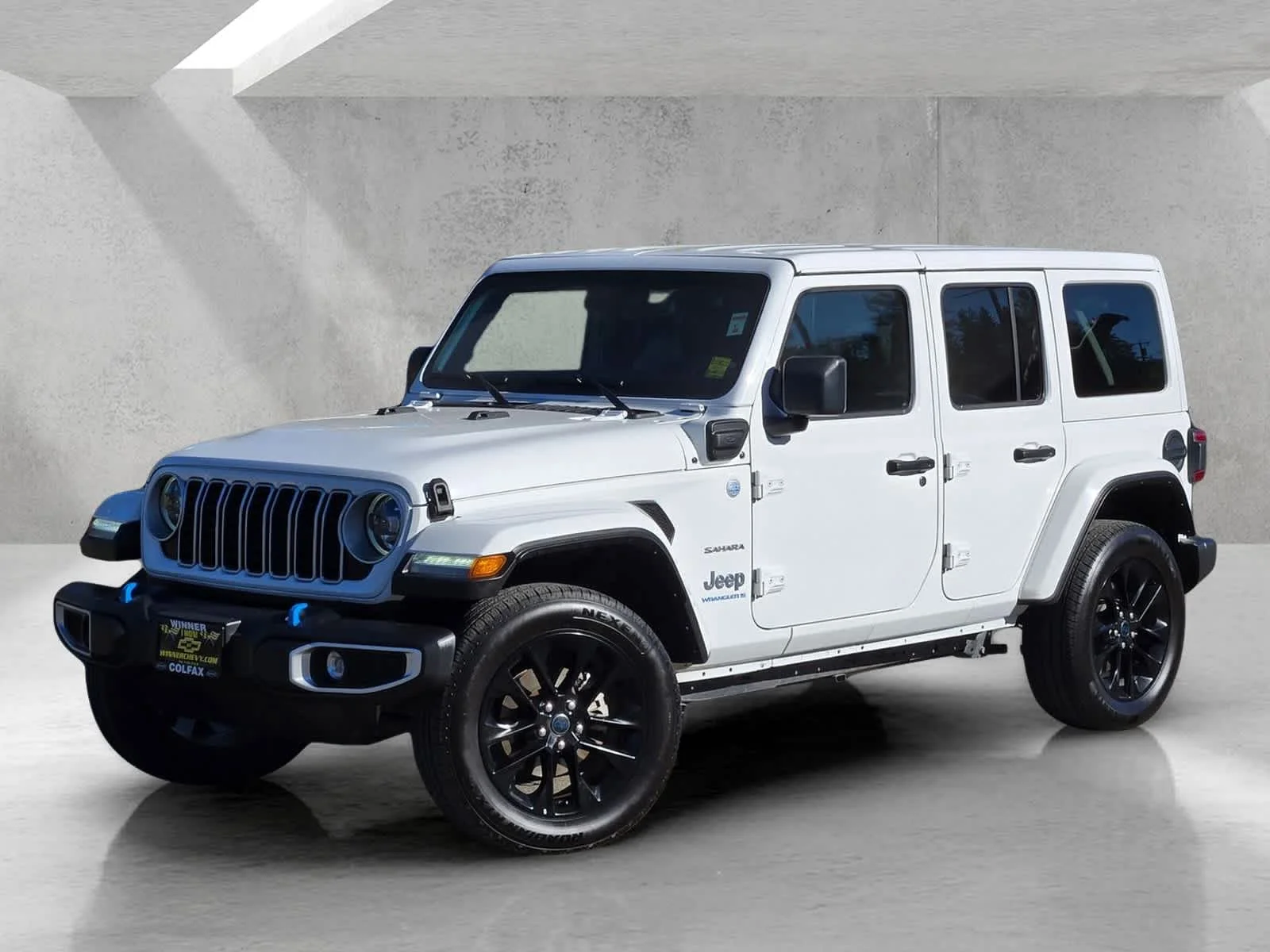 Used 2024  Jeep Sahara image 8