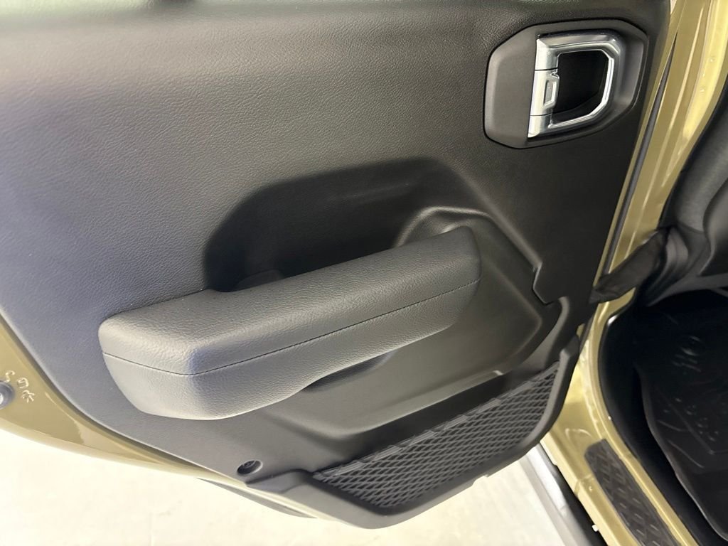 Used 2025 Green Jeep Rubicon image 29