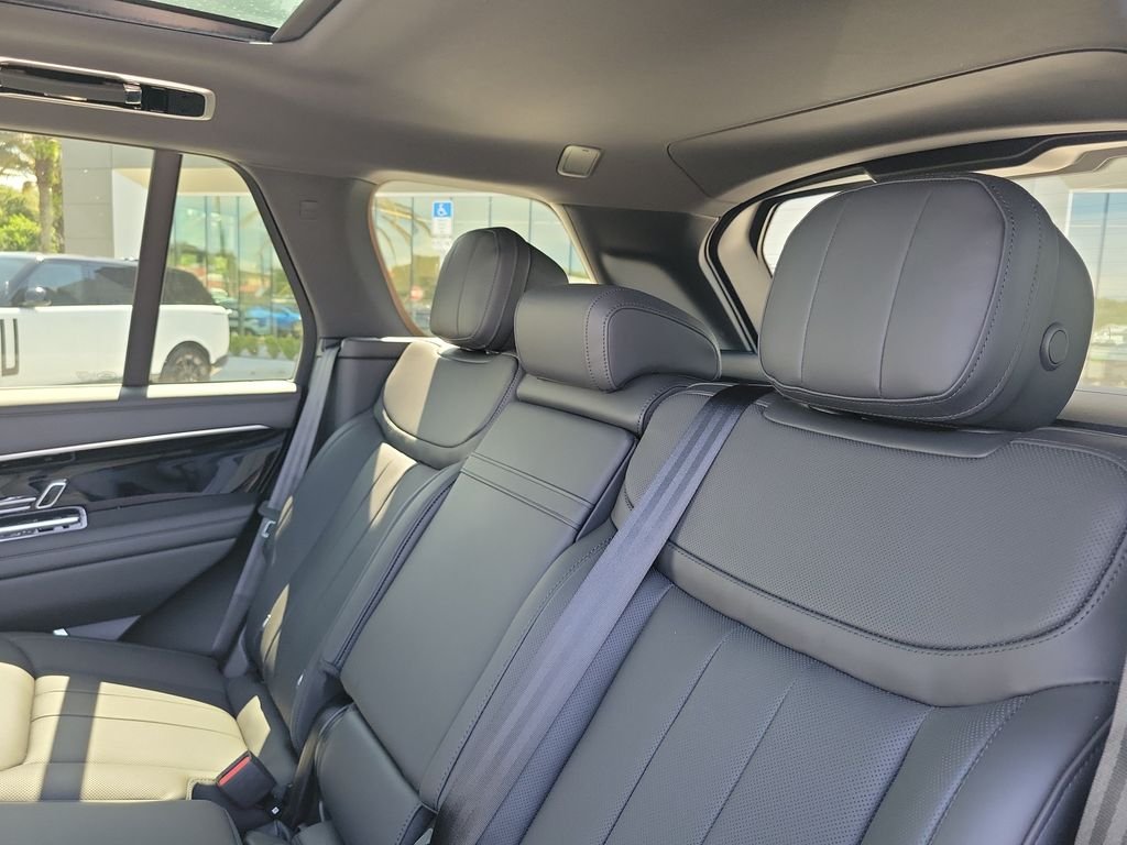 New 2027 Fuji White Land Rover SE image 15